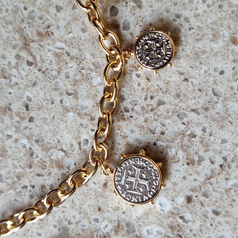 Gold charm necklace - Picture 2 of 5